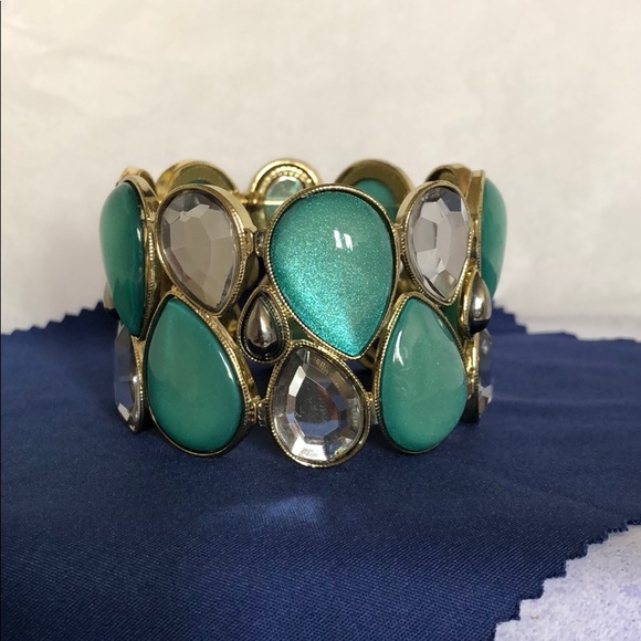 Jewelry - *FREE Stretchy Cuff Bracelet *Free w/Bundled items